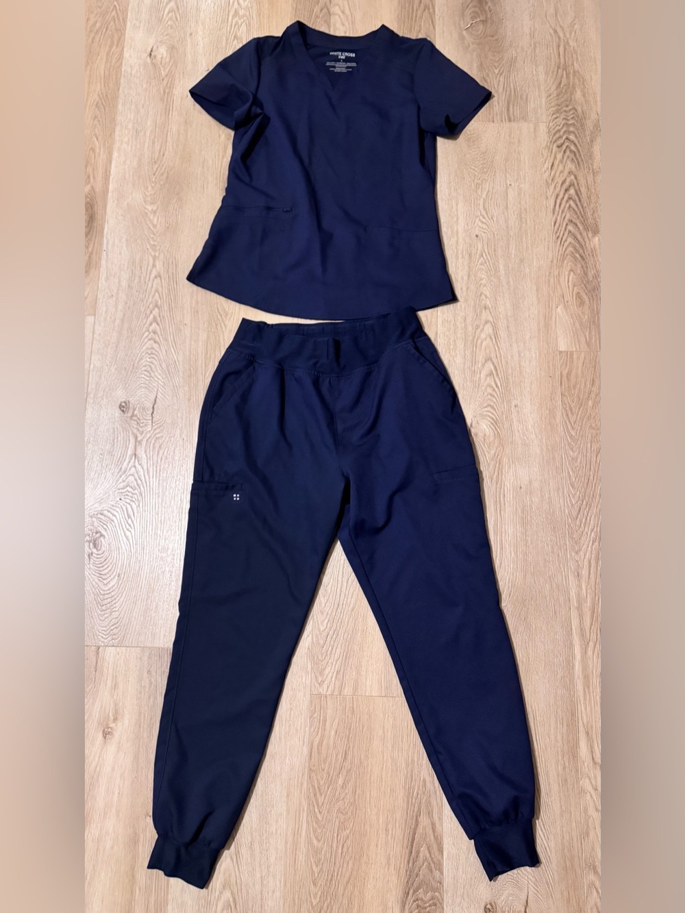 White Cross Vibe Navy Scrub Top & Jogger Set sz small top/ medium pants, women